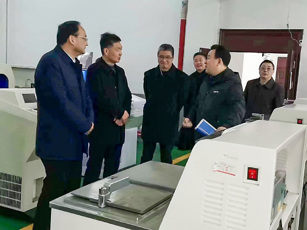 孝感市委常委、宣傳部長(zhǎng)吳瓊一行考察闊海醫(yī)療