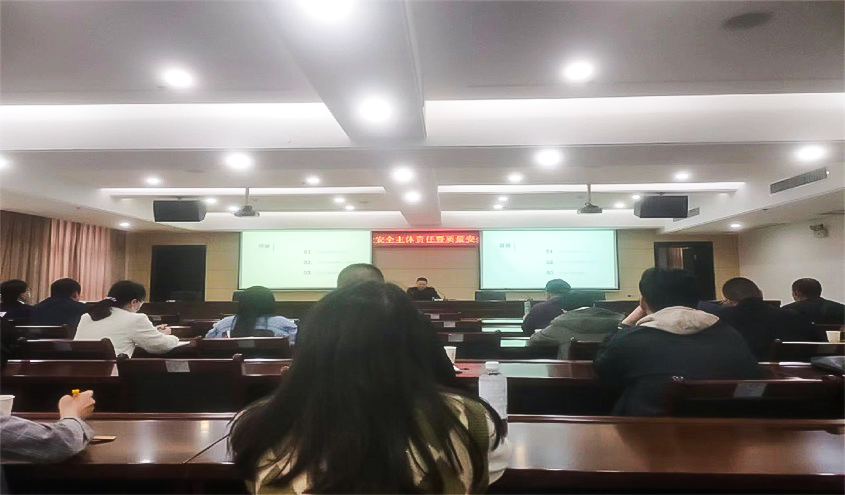 孝感市市監(jiān)局醫(yī)械科長李宏斌親自來培訓醫(yī)療器械生產管理